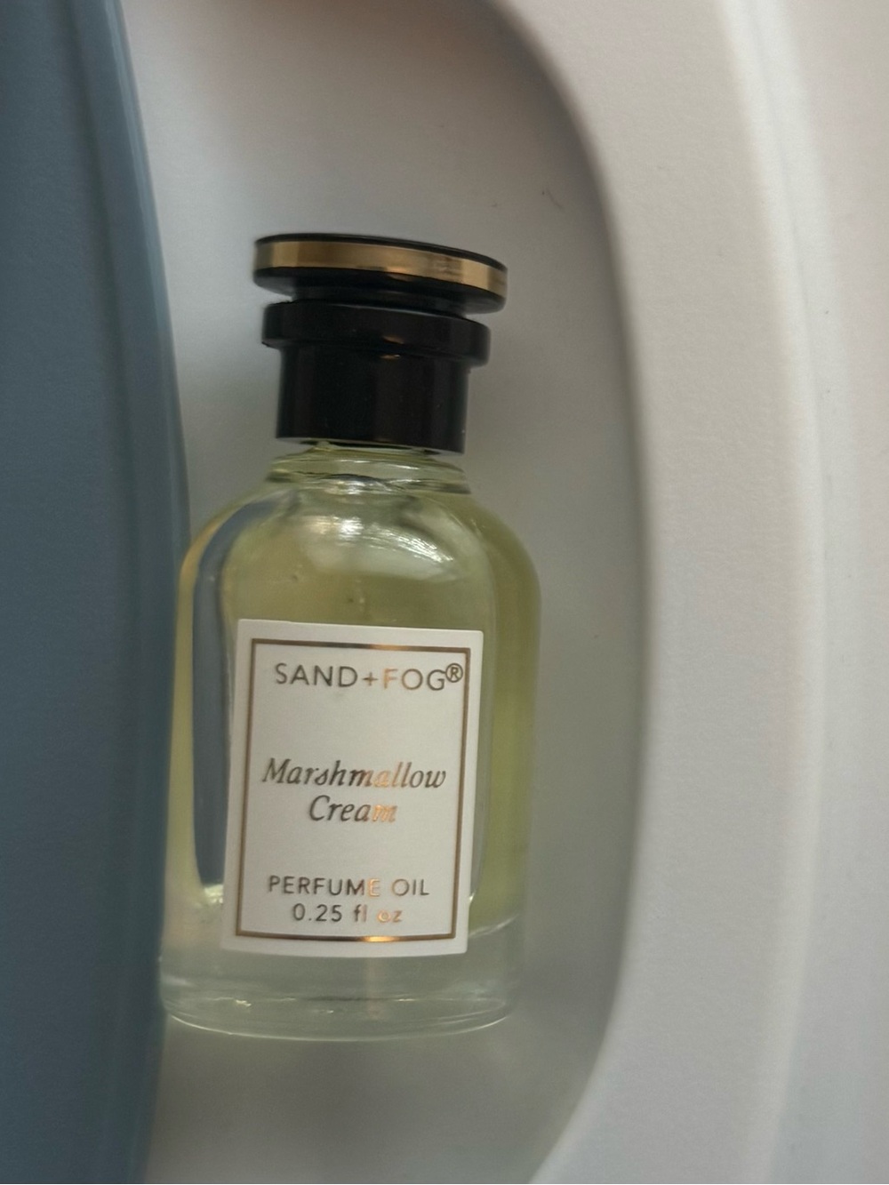 SAND+FOG Marshmallow Cream Perfume Oil - Picture 2 of 2